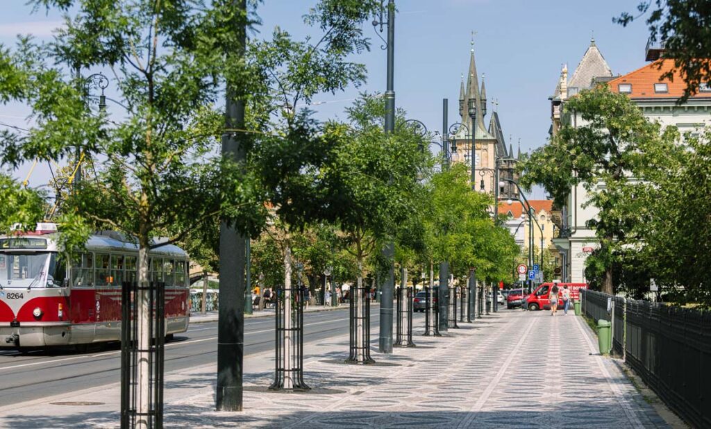 Dubnová klimatická procházka v srdci Prahy